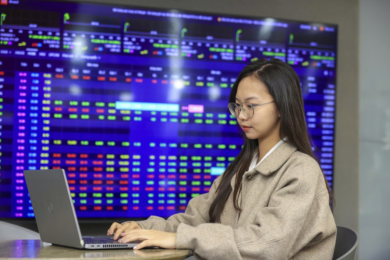 Chứng khoán ngày 25/2: Áp lực bán xuất hiện, VN-Index ngắt mạch tăng