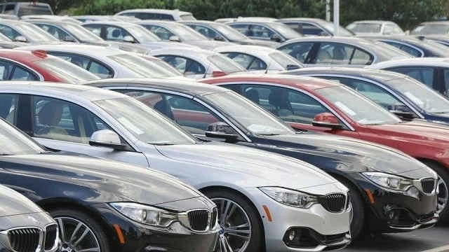 Quy định mới về đấu giá hạn ngạch thuế quan nhập khẩu ô tô đã qua sử dụng Quy định mới về đấu giá hạn ngạch thuế quan nhập khẩu ô tô đã qua sử dụng