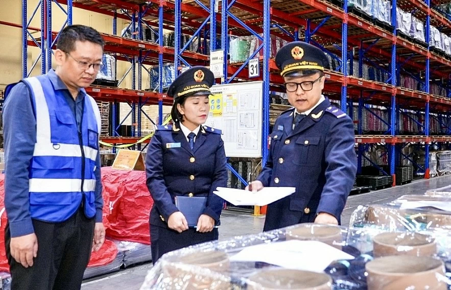 undefined Làm rõ phạm vi miễn thủ tục hải quan với hàng cung cấp cho doanh nghiệp chế xuất