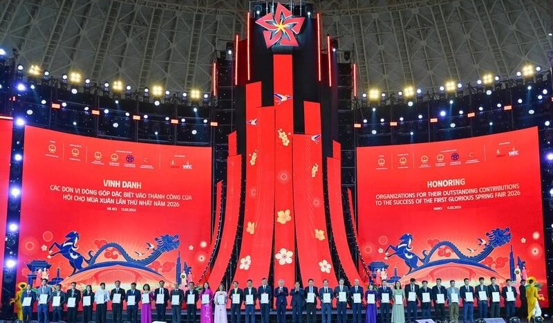 Vinh danh 65 đơn vị đóng góp tiêu biểu tại Hội chợ Mùa Xuân 2026