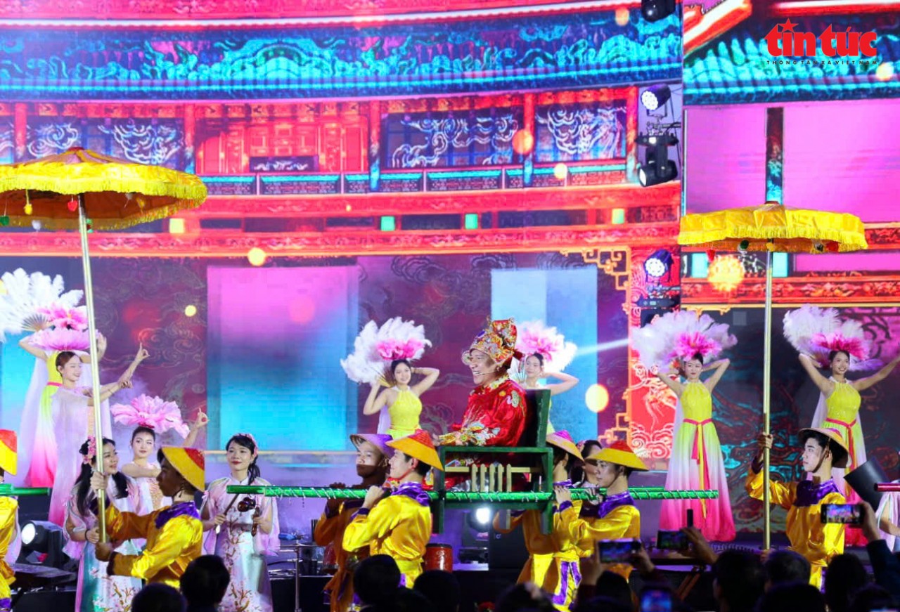Tưng bừng bữa tiệc nghệ thuật đặc sắc tại Lễ bế mạc Hội chợ Mùa Xuân 2026
