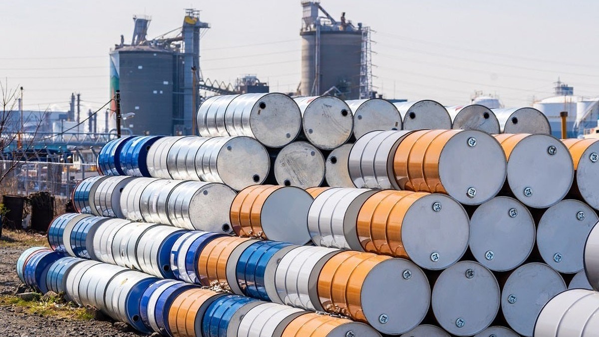 Ngày 1/3: Giá dầu thế giới tăng mạnh phiên cuối tuần