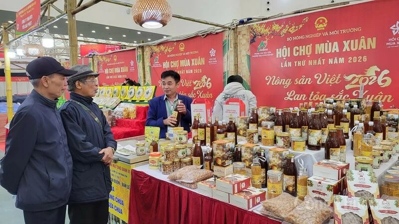Sản phẩm OCOP “hút khách” tại Hội chợ Mùa Xuân 2026: Minh bạch giá, vững niềm tin Sản phẩm OCOP “hút khách” tại Hội chợ Mùa Xuân 2026: Minh bạch giá, vững niềm tin