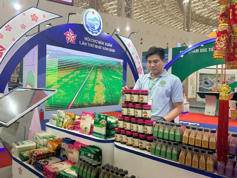 Sản phẩm OCOP “hút khách” tại Hội chợ Mùa Xuân 2026: Minh bạch giá, vững niềm tin Sản phẩm OCOP “hút khách” tại Hội chợ Mùa Xuân 2026: Minh bạch giá, vững niềm tin