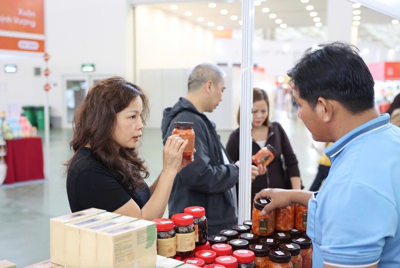 Cà Mau thu hút khách hàng bởi nhiều sản phẩm độc đáo tại Hội chợ Mùa Xuân 2026 Cà Mau thu hút khách hàng bởi nhiều sản phẩm độc đáo tại Hội chợ Mùa Xuân 2026