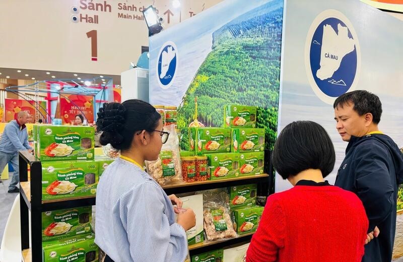 Cà Mau thu hút khách hàng bởi nhiều sản phẩm độc đáo tại Hội chợ Mùa Xuân 2026 Cà Mau thu hút khách hàng bởi nhiều sản phẩm độc đáo tại Hội chợ Mùa Xuân 2026