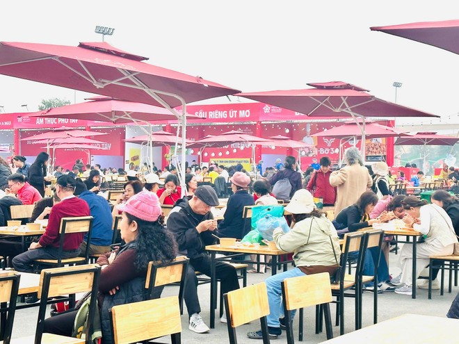 Khi ẩm thực trở thành “thỏi nam châm” hút khách tại Hội chợ Mùa Xuân 2026
