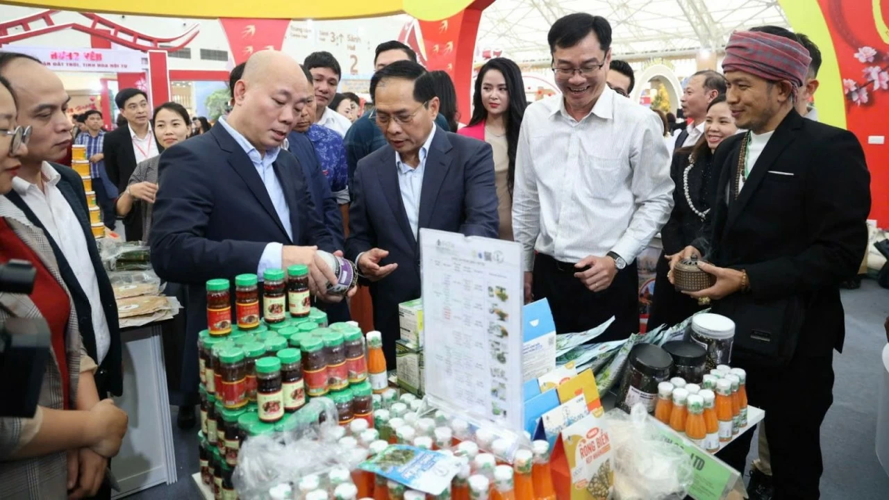 Phối hợp liên ngành - “chìa khóa” làm nên thành công Hội chợ Mùa Xuân 2026 Phối hợp liên ngành - “chìa khóa” làm nên thành công Hội chợ Mùa Xuân 2026