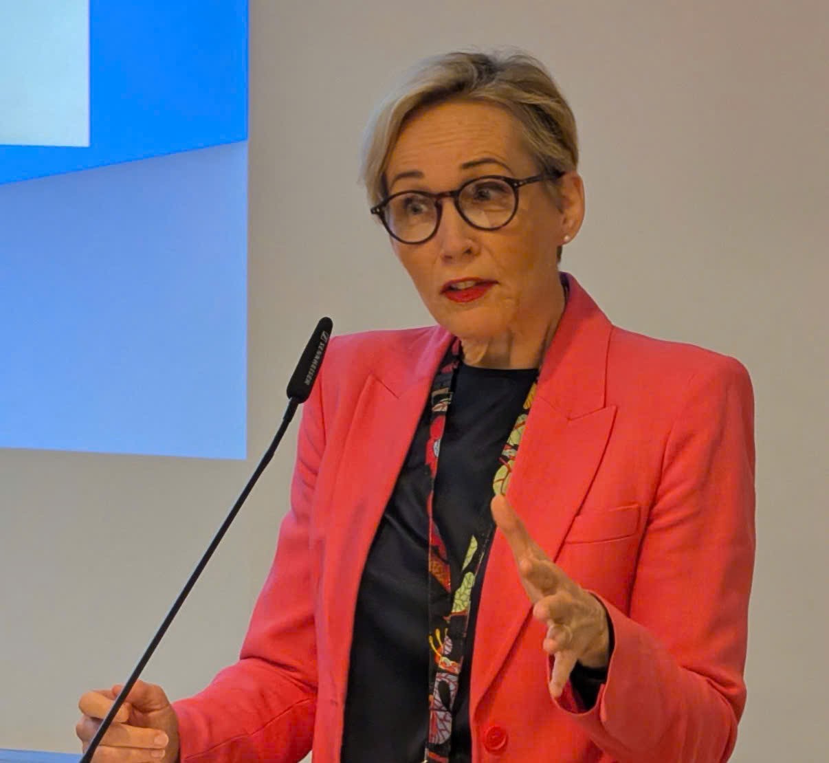 Đoàn công tác của Bộ Tài chính tham dự Chương trình huy động nguồn lực tài chính xanh cho giảm phát thải carbon trong công nghiệp tại Thụy Điển và Na Uy