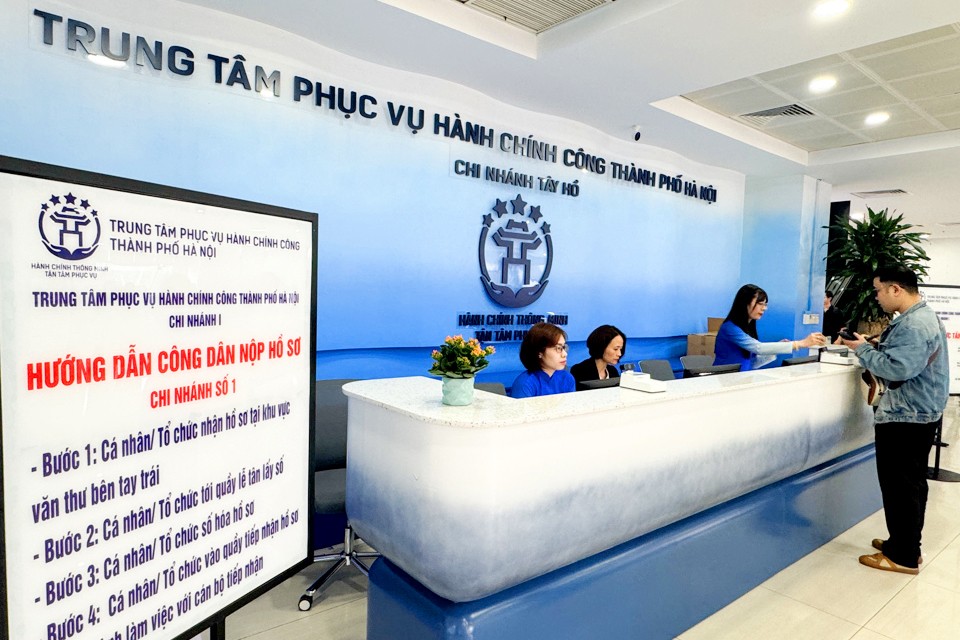 Hà Nội triển khai đồng bộ phân cấp, ủy quyền gắn với cải cách thủ tục hành chính