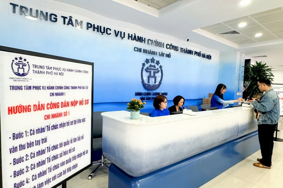 Hà Nội triển khai đồng bộ phân cấp, ủy quyền gắn với cải cách thủ tục hành chính