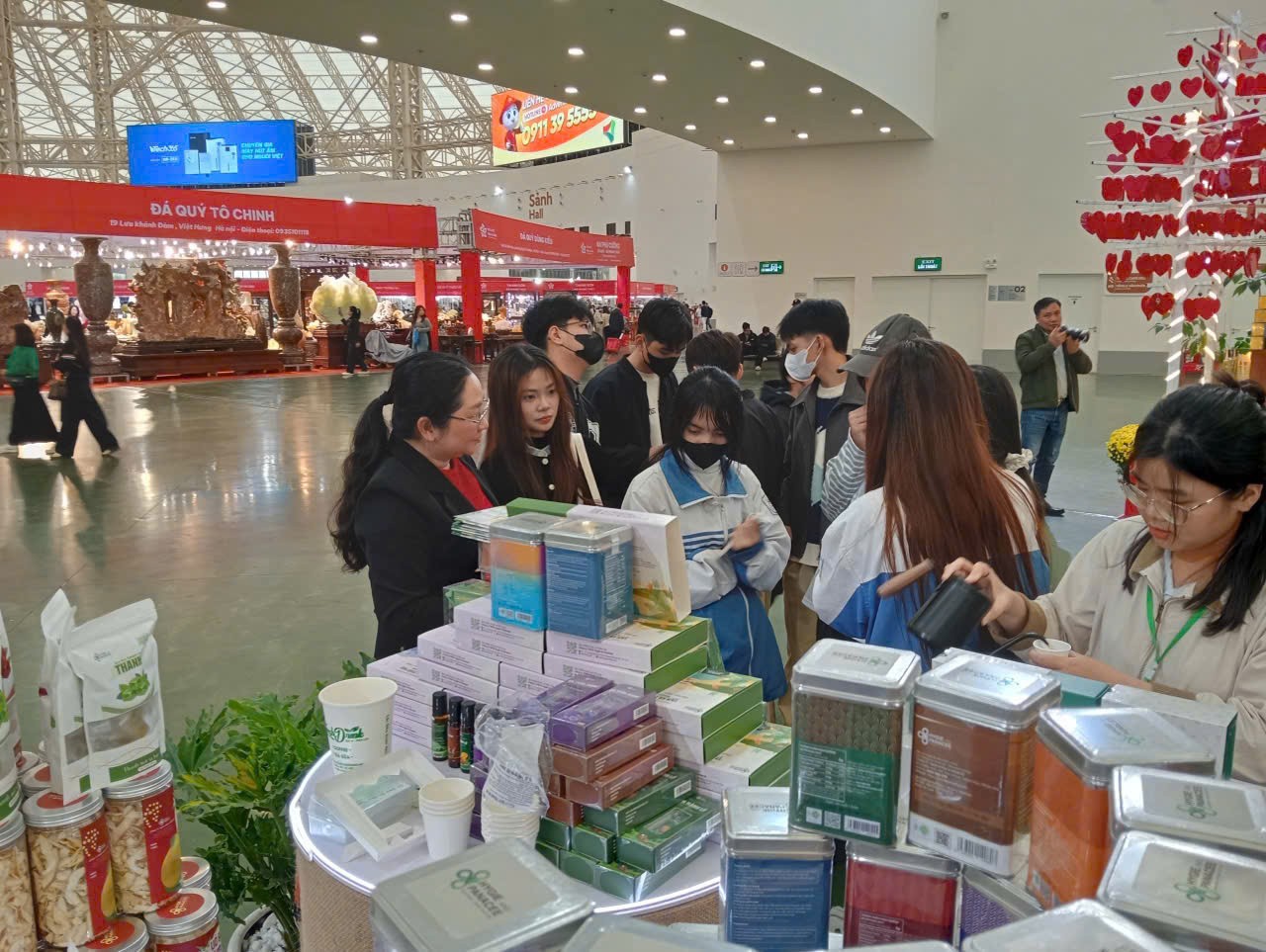 “Cơn lốc” giảm giá và dịch vụ hậu cần chu đáo tại Hội chợ Mùa Xuân 2026