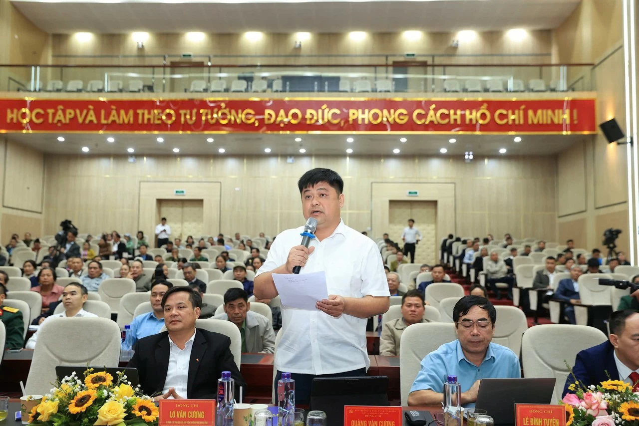 Bộ trưởng Nguyễn Văn Thắng và các ứng viên Đại biểu Quốc hội khóa XVI tiếp xúc cử tri tại xã Tuần Giáo, tỉnh Điện Biên