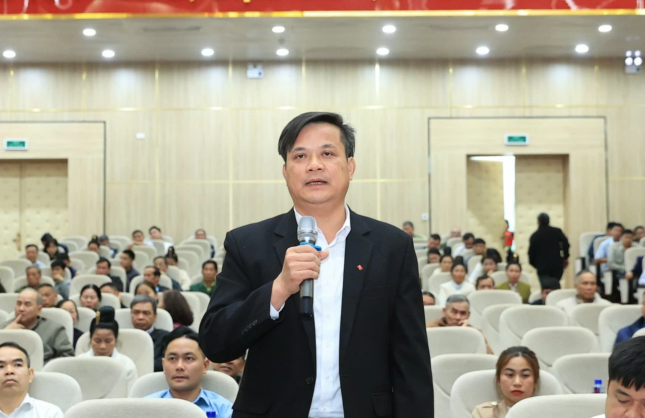 Bộ trưởng Nguyễn Văn Thắng và các ứng viên Đại biểu Quốc hội khóa XVI tiếp xúc cử tri tại xã Tuần Giáo, tỉnh Điện Biên