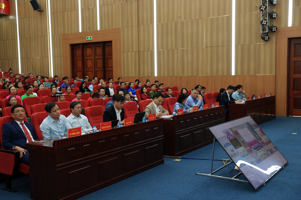 Bộ trưởng Nguyễn Văn Thắng cùng các ứng cử viên Đại biểu Quốc hội khóa XVI tiếp xúc cử tri đơn vị bầu cử số 3, tỉnh Điện Biên