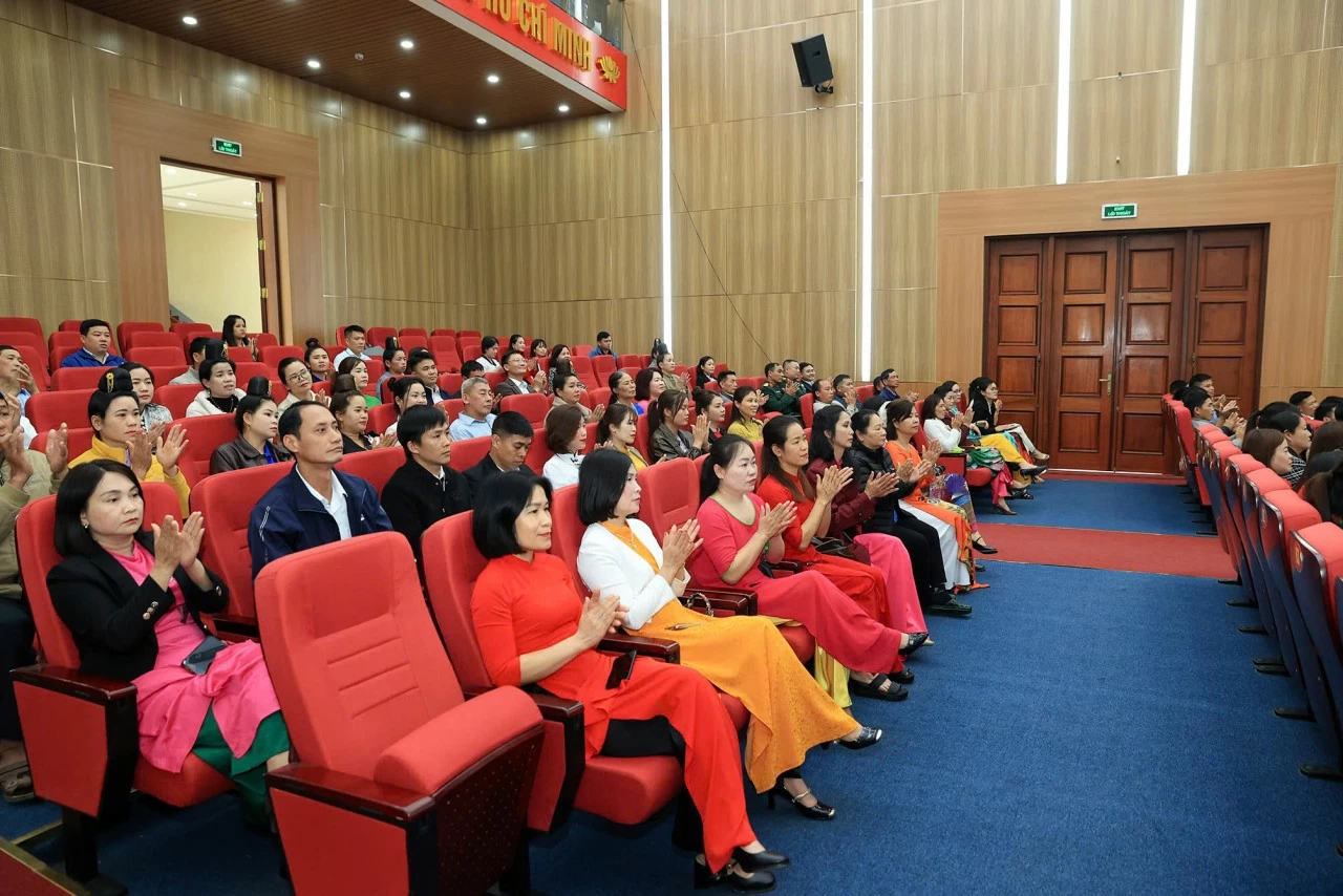 Bộ trưởng Nguyễn Văn Thắng cùng các ứng cử viên Đại biểu Quốc hội khóa XVI tiếp xúc cử tri đơn vị bầu cử số 3, tỉnh Điện Biên Bộ trưởng Nguyễn Văn Thắng cùng các ứng cử viên Đại biểu Quốc hội khóa XVI tiếp xúc cử tri đơn vị bầu cử số 3, tỉnh Điện Biên