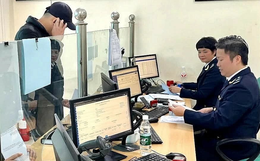 undefined Hải quan hoả tốc ưu tiên hỗ trợ khẩn thủ tục xuất nhập khẩu trước biến động Trung Đông