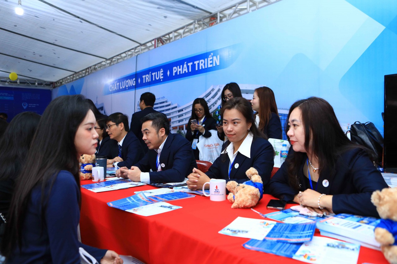 Học viện Chính sách và Phát triển đồng hành cùng học sinh tại Ngày hội Tư vấn tuyển sinh – Hướng nghiệp 2026