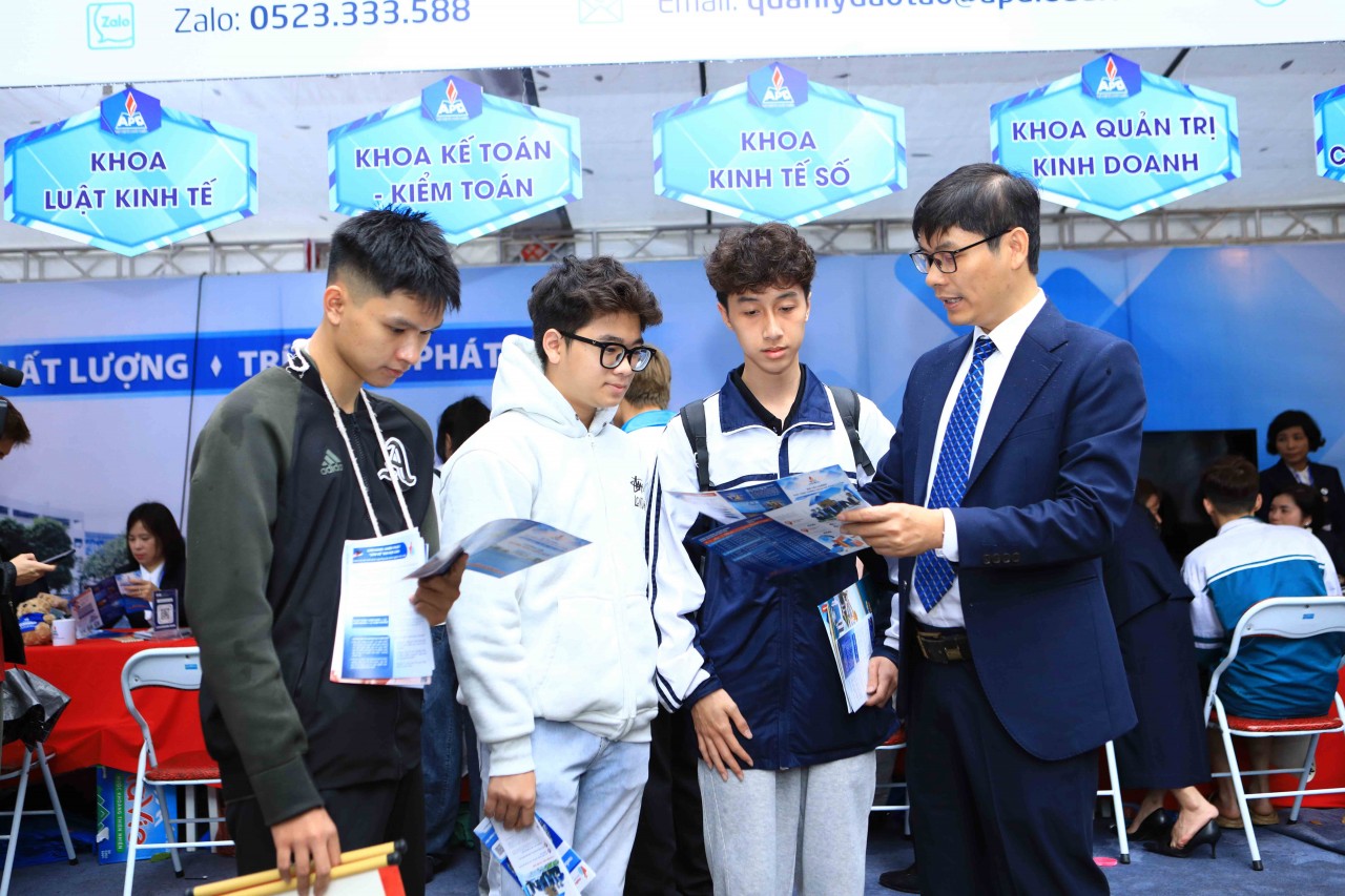 Học viện Chính sách và Phát triển đồng hành cùng học sinh tại Ngày hội Tư vấn tuyển sinh – Hướng nghiệp 2026