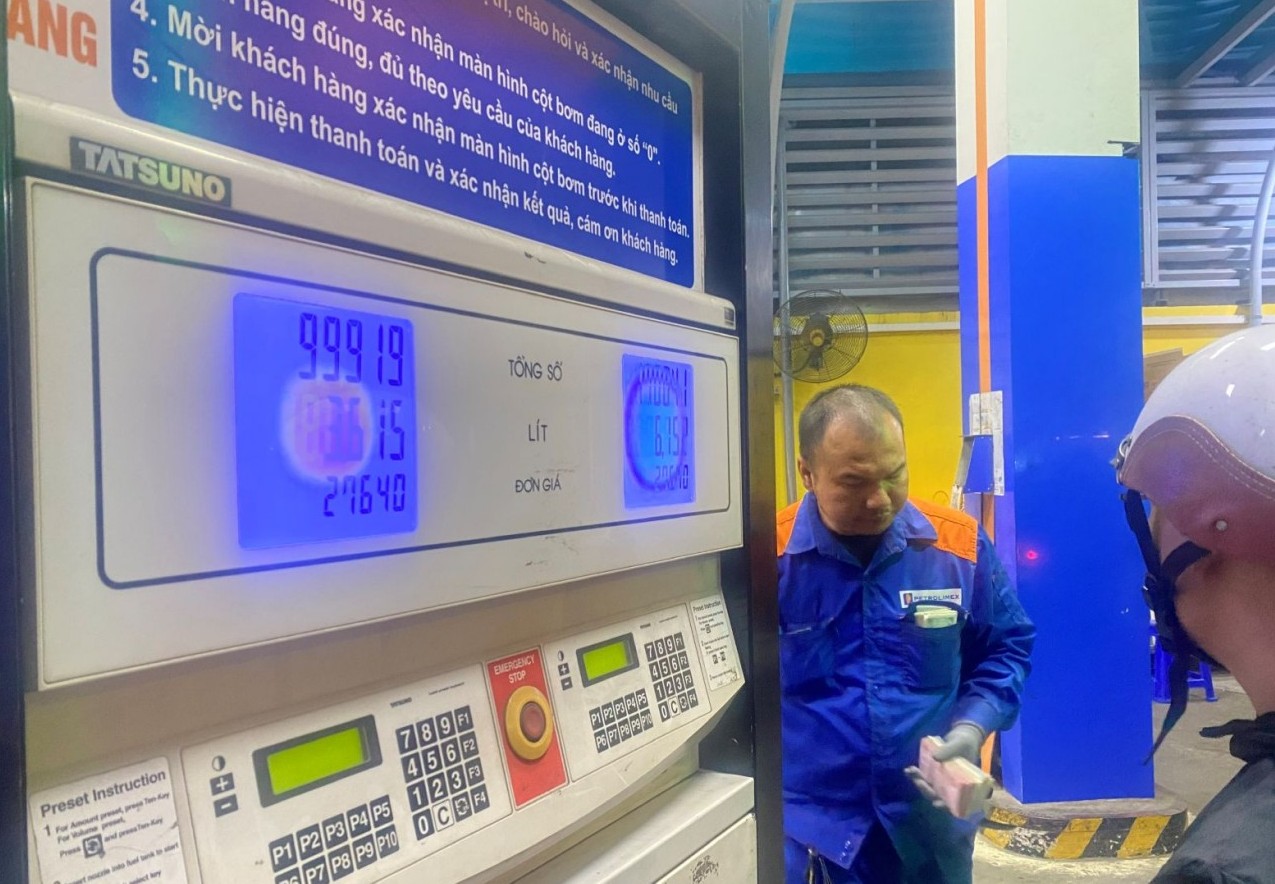 Giá xăng dầu của Việt Nam: Điều hành bám sát giá thế giới