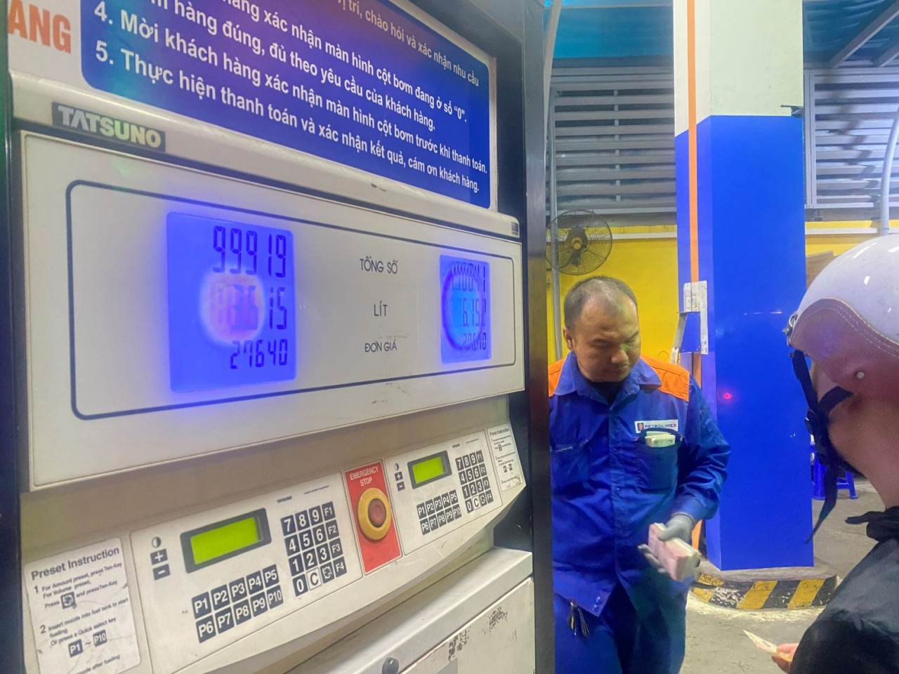 Giá xăng dầu của Việt Nam: Điều hành bám sát giá thế giới Giá xăng dầu của Việt Nam: Điều hành bám sát giá thế giới