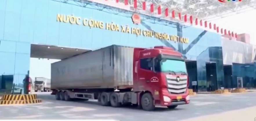 700 tấn hàng hóa thông quan qua cầu Bắc Luân II trong 2 ngày cuối tuần