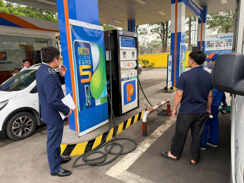 Hà Nội triển khai đồng bộ giải pháp bảo đảm nguồn cung xăng dầu Hà Nội triển khai đồng bộ giải pháp bảo đảm nguồn cung xăng dầu