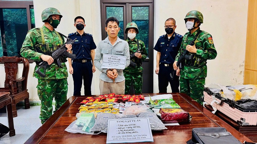 undefined Hải quan chủ trì, phối hợp thu giữ 165 kg ma túy trong hai tháng cao điểm