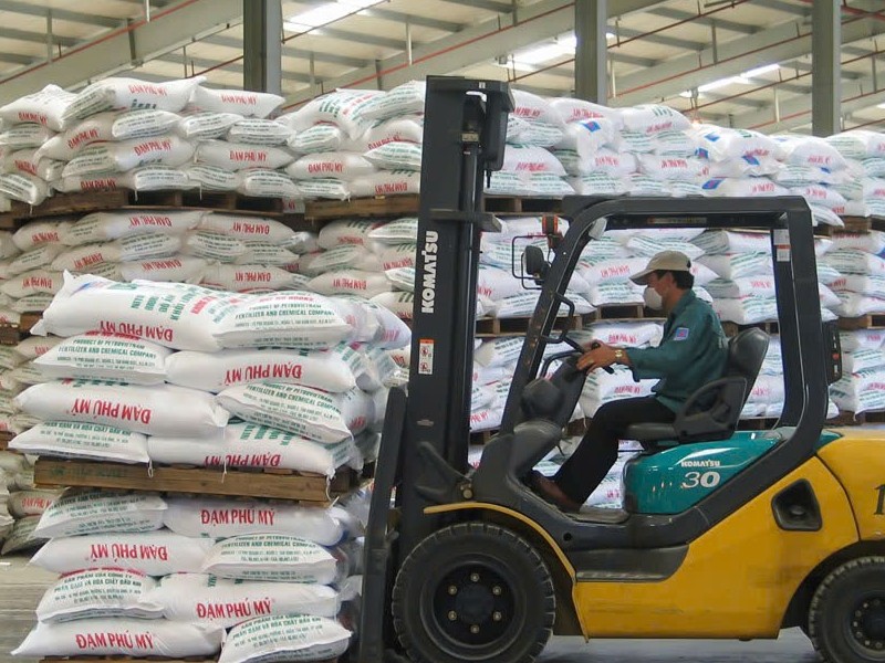 Lợi thế tồn kho giá thấp giữa biến động Trung Đông