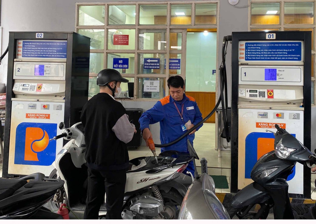 Bảo đảm cung ứng xăng dầu cho sản xuất, kinh doanh và tiêu dùng