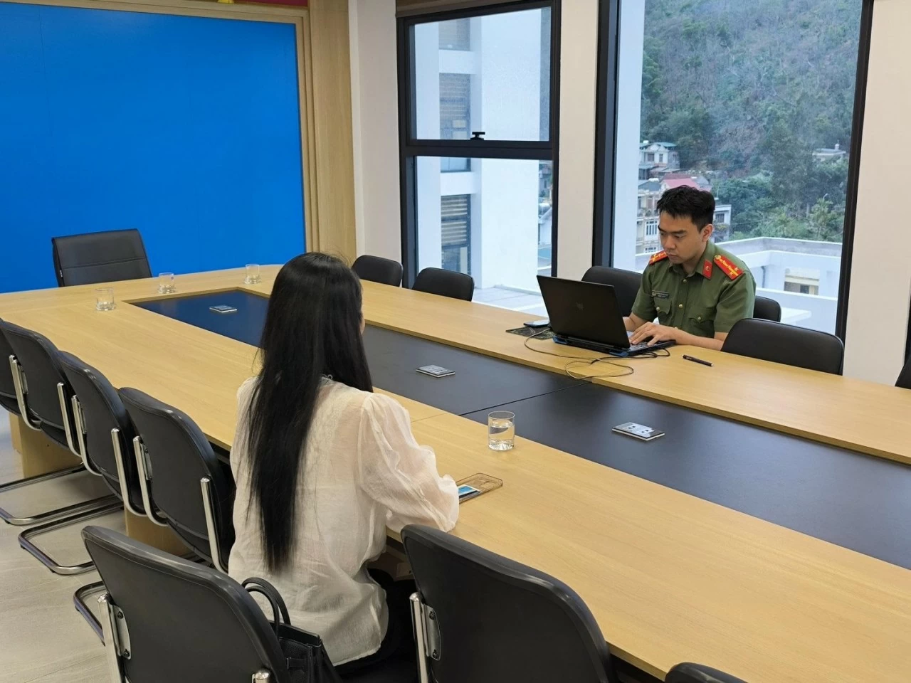 Chủ tài khoản Facebook đăng tải nội dung sai sự thật tại cơ quan Công an. (Ảnh: Công an tỉnh Quảng Ninh) Chủ tài khoản Facebook đăng tải nội dung sai sự thật tại cơ quan Công an. (Ảnh: Công an tỉnh Quảng Ninh)
