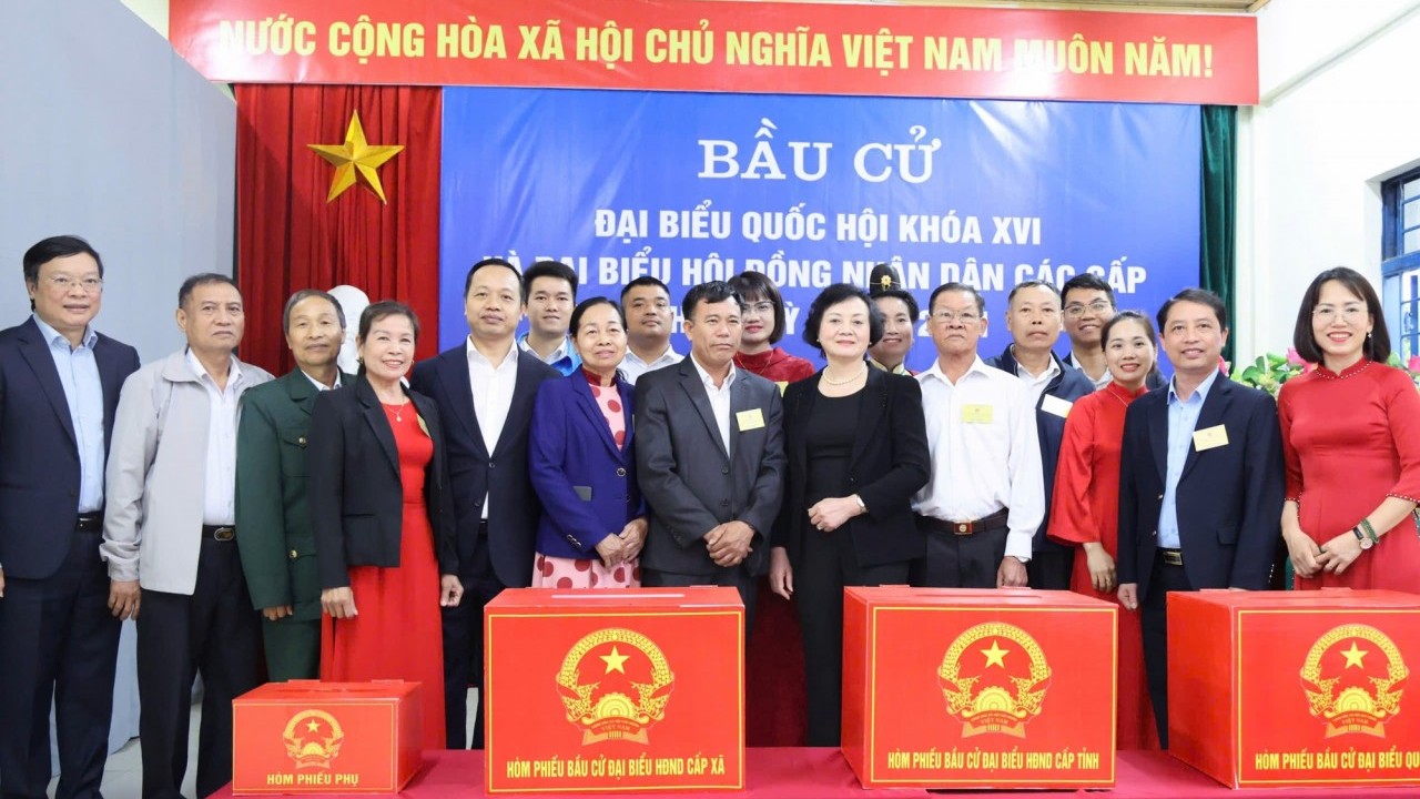 Phó Thủ tướng Phạm Thị Thanh Trà kiểm tra công tác chuẩn bị bầu cử tại Điện Biên