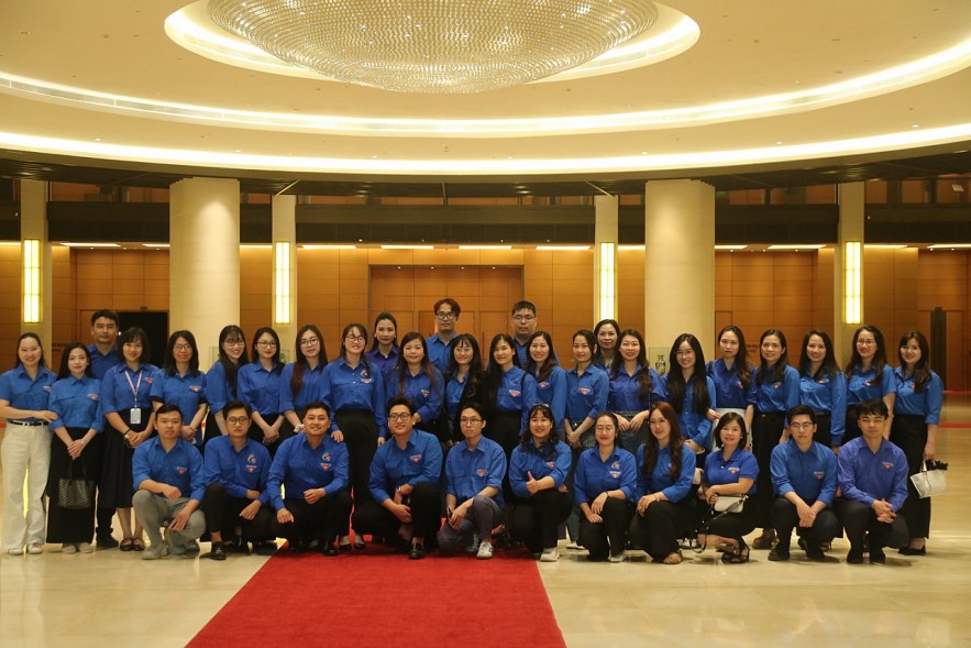 Tuổi trẻ Bộ Tài chính tham quan Nhà Quốc hội, hướng tới kỳ bầu cử Quốc hội khóa XVI