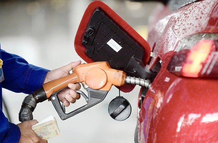 Giữ nguyên giá xăng dầu, chi Quỹ bình ổn đến 5.000 đồng/lít