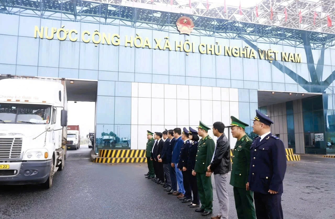 Quảng Ninh thúc đẩy hoạt động xuất nhập khẩu hàng hóa qua các cửa khẩu Quảng Ninh thúc đẩy hoạt động xuất nhập khẩu hàng hóa qua các cửa khẩu