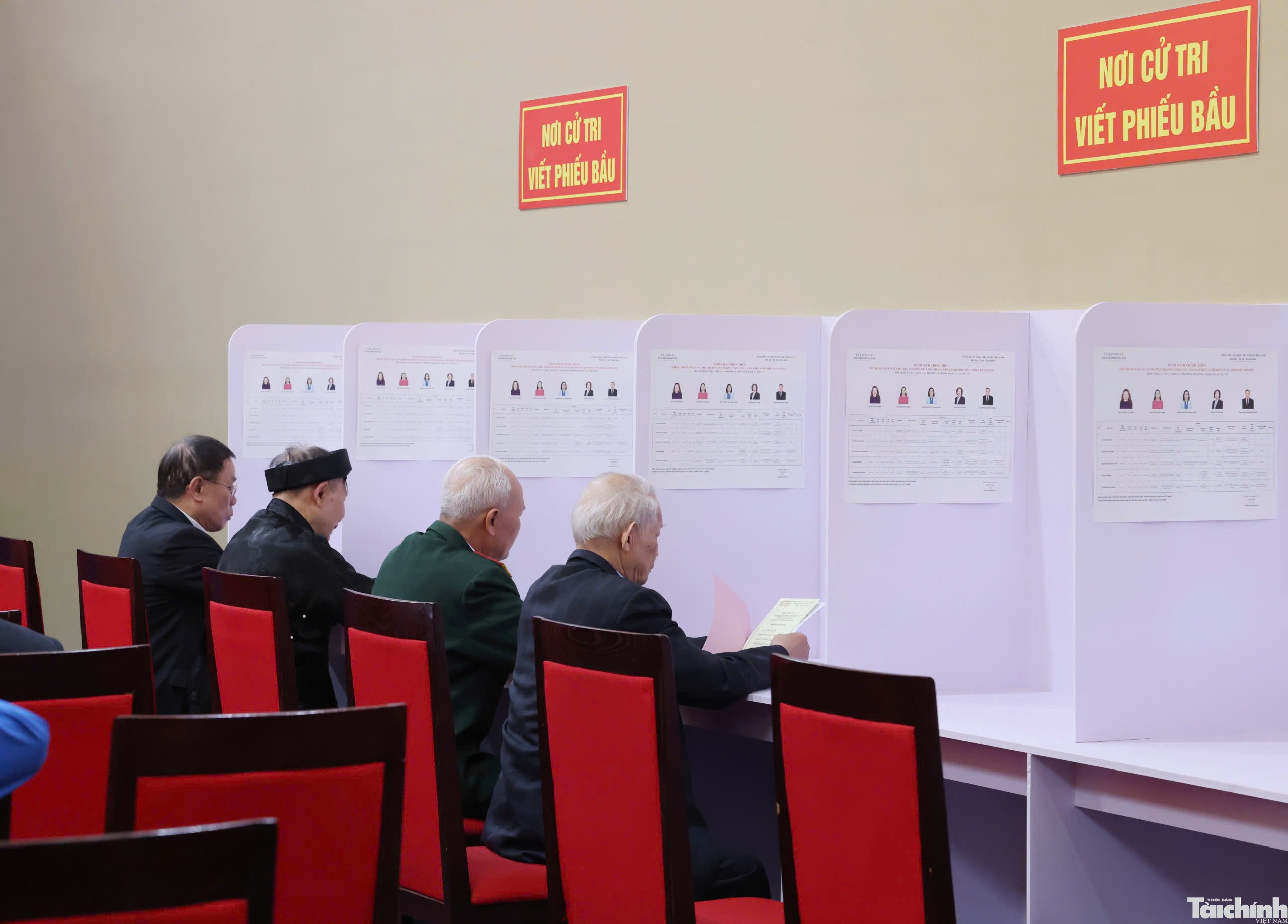 Các điểm bầu cử sẵn sàng cho ngày hội lớn của đất nước