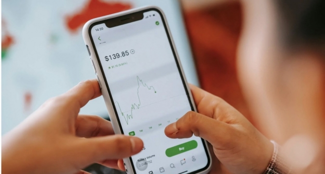 Chứng khoán Việt Nam “bình tĩnh” hơn trước các cú sốc từ bên ngoài