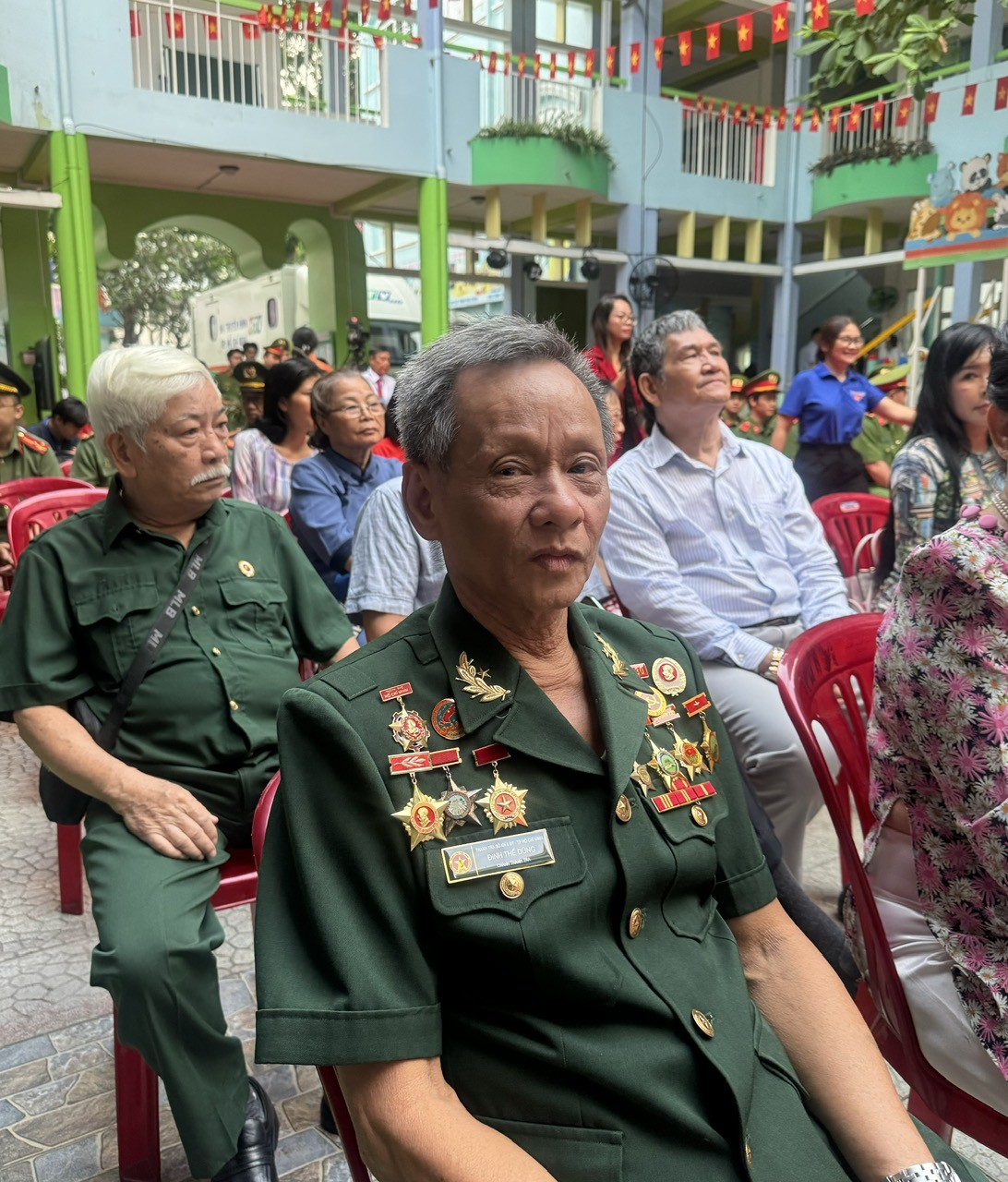 Chủ tịch UBND TP. Hồ Chí Minh cùng cử tri đi bầu cử tại phường Xuân Hòa Chủ tịch UBND TP. Hồ Chí Minh cùng cử tri đi bầu cử tại phường Xuân Hòa