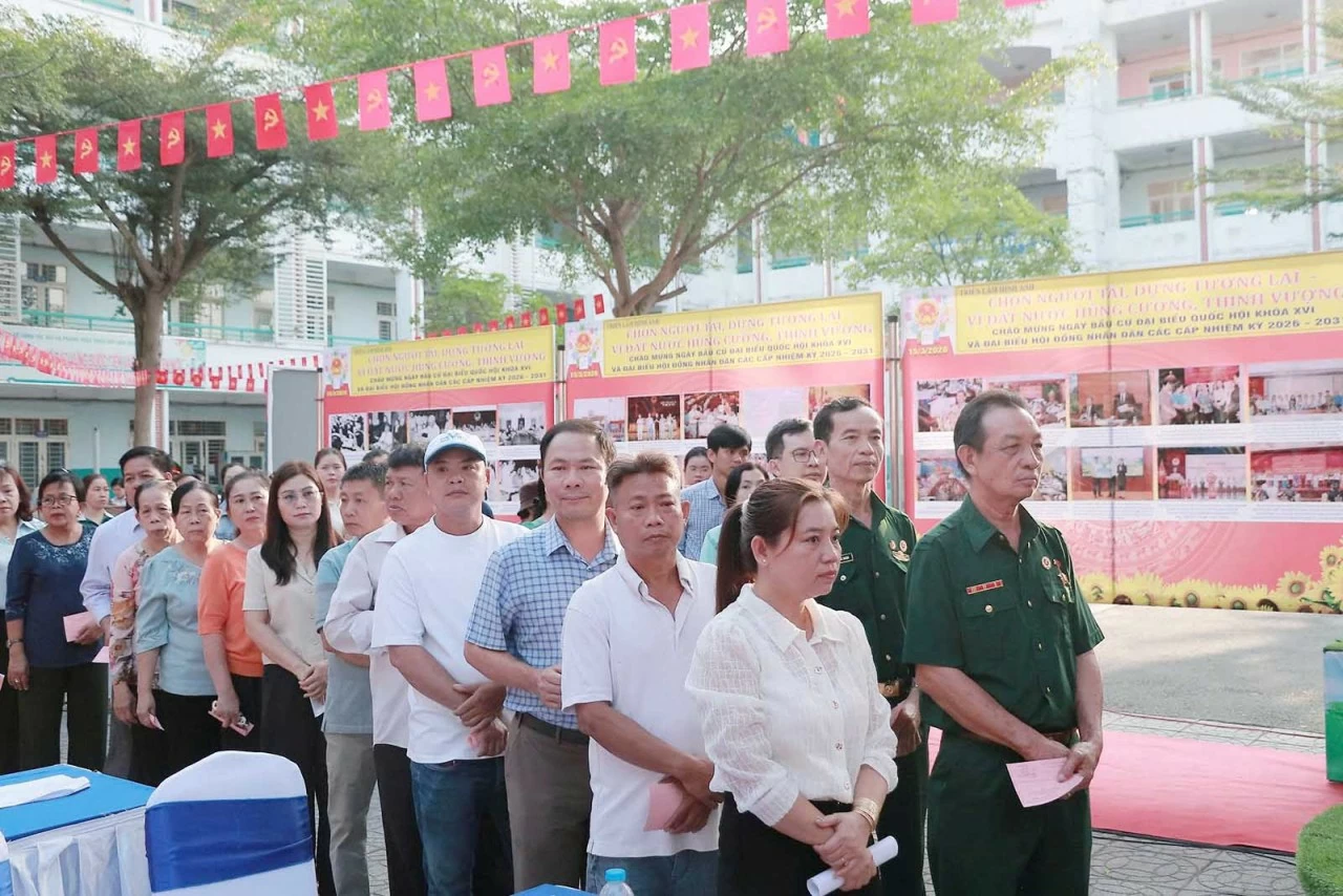 Chủ tịch Quốc hội Trần Thanh Mẫn tham dự, bỏ phiếu bầu cử tại xã Hóc Môn, TP. Hồ Chí Minh
