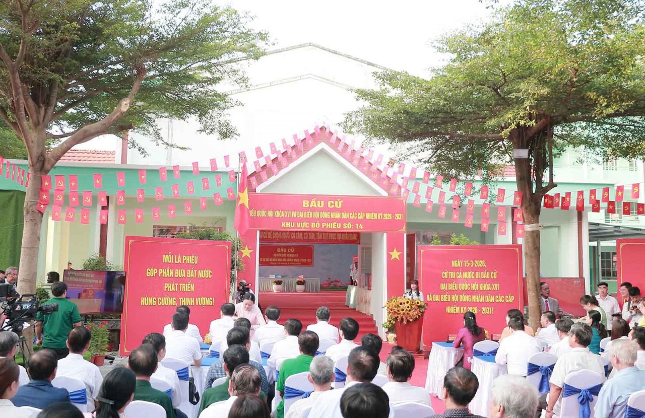 Chủ tịch Quốc hội Trần Thanh Mẫn tham dự, bỏ phiếu bầu cử tại xã Hóc Môn, TP. Hồ Chí Minh Chủ tịch Quốc hội Trần Thanh Mẫn tham dự, bỏ phiếu bầu cử tại xã Hóc Môn, TP. Hồ Chí Minh