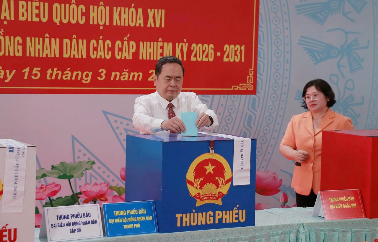Chủ tịch Quốc hội Trần Thanh Mẫn tham dự, bỏ phiếu bầu cử tại xã Hóc Môn, TP. Hồ Chí Minh Chủ tịch Quốc hội Trần Thanh Mẫn tham dự, bỏ phiếu bầu cử tại xã Hóc Môn, TP. Hồ Chí Minh