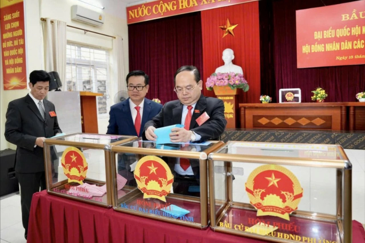 Quảng Ninh rộn ràng ngày bầu cử, cử tri toàn tỉnh nô nức thực hiện quyền công dân