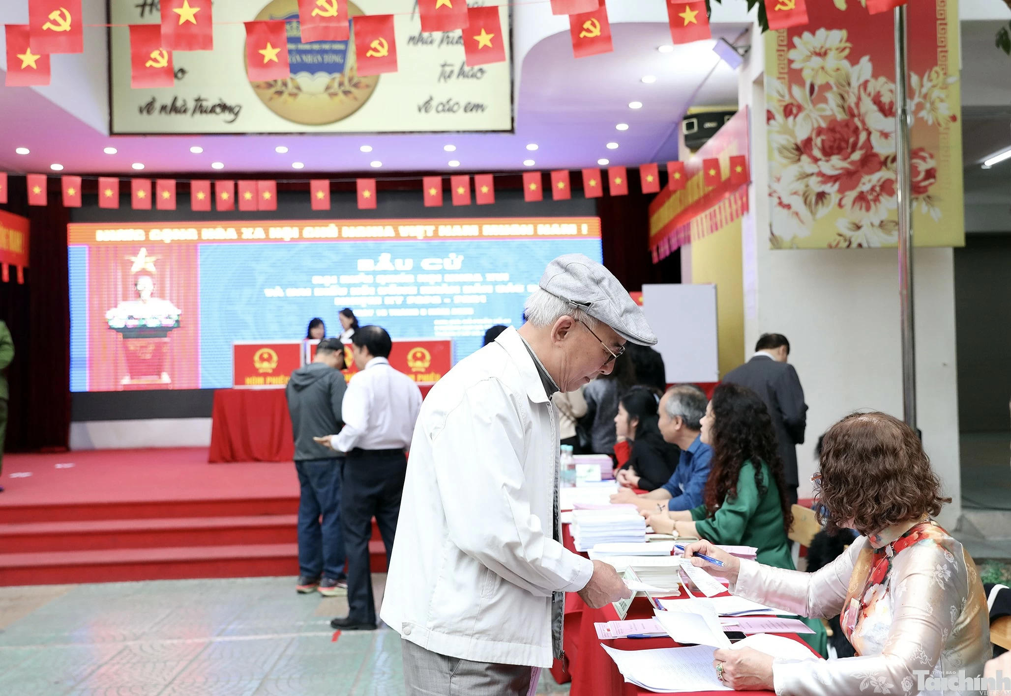 Người dân Thủ đô háo hức, hân hoan đi bầu cử Người dân Thủ đô háo hức, hân hoan đi bầu cử