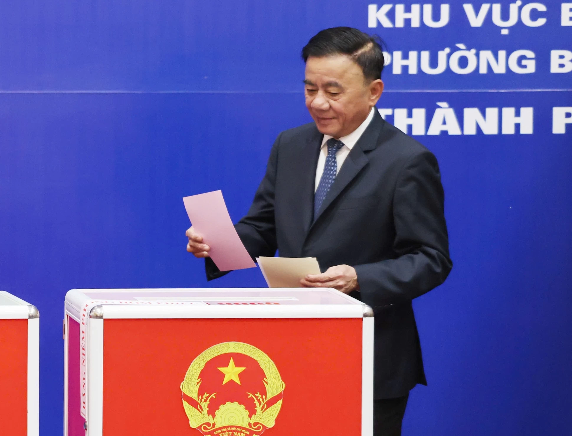 Chùm ảnh: Các đồng chí lãnh đạo Đảng, Nhà nước thực hiện quyền cử tri- Ảnh 10. Chùm ảnh: Các đồng chí lãnh đạo Đảng, Nhà nước thực hiện quyền cử tri- Ảnh 10.