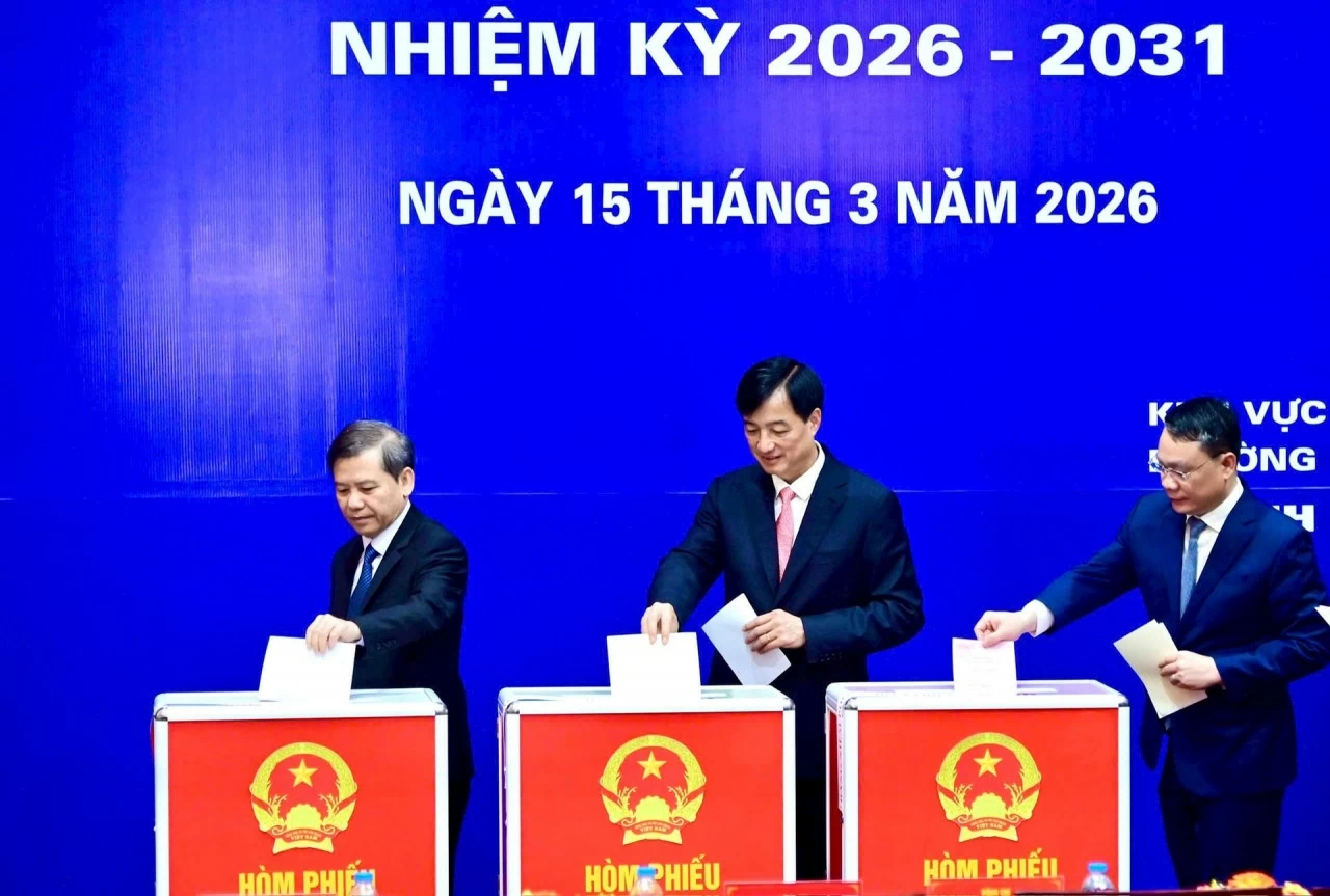Bí thư Thành ủy Hà Nội dự lễ khai mạc và bỏ phiếu bầu cử tại phường Ba Đình Bí thư Thành ủy Hà Nội dự lễ khai mạc và bỏ phiếu bầu cử tại phường Ba Đình
