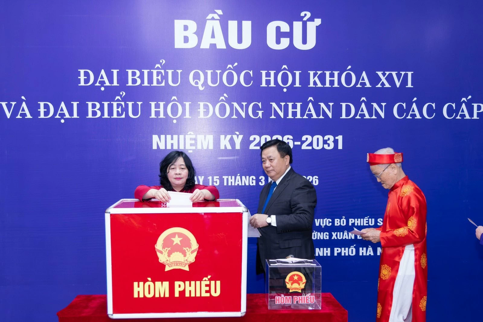Chùm ảnh: Các đồng chí lãnh đạo Đảng, Nhà nước thực hiện quyền cử tri- Ảnh 12. Chùm ảnh: Các đồng chí lãnh đạo Đảng, Nhà nước thực hiện quyền cử tri- Ảnh 12.
