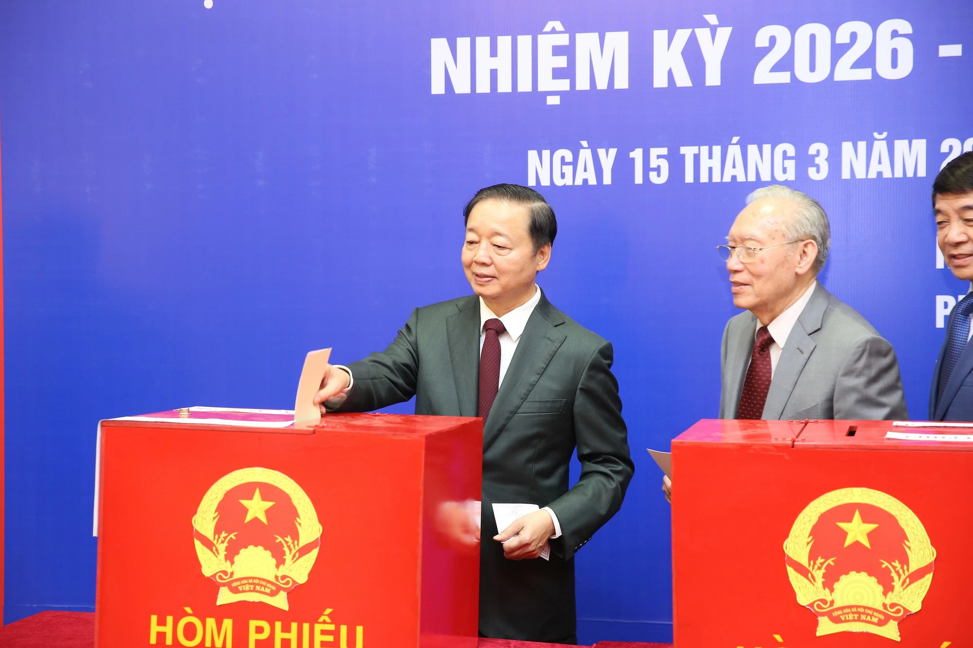 Chùm ảnh: Các đồng chí lãnh đạo Đảng, Nhà nước thực hiện quyền cử tri- Ảnh 14. Chùm ảnh: Các đồng chí lãnh đạo Đảng, Nhà nước thực hiện quyền cử tri- Ảnh 14.