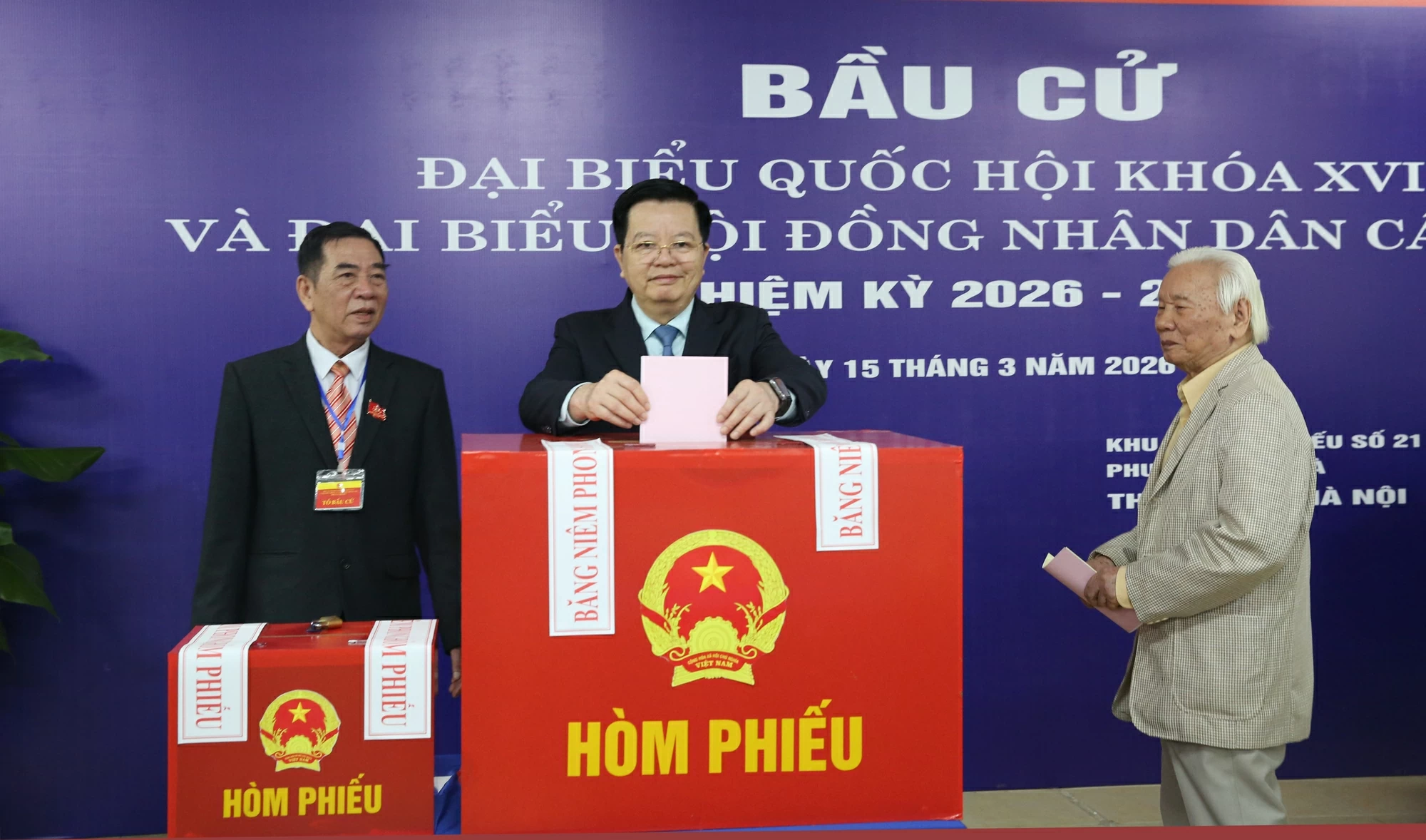 Chùm ảnh: Các đồng chí lãnh đạo Đảng, Nhà nước thực hiện quyền cử tri- Ảnh 19. Chùm ảnh: Các đồng chí lãnh đạo Đảng, Nhà nước thực hiện quyền cử tri- Ảnh 19.