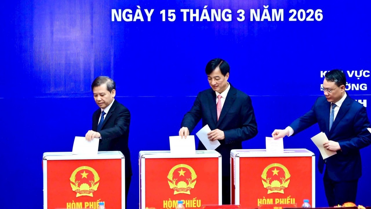 Bí thư Thành ủy Hà Nội dự lễ khai mạc và bỏ phiếu bầu cử tại phường Ba Đình