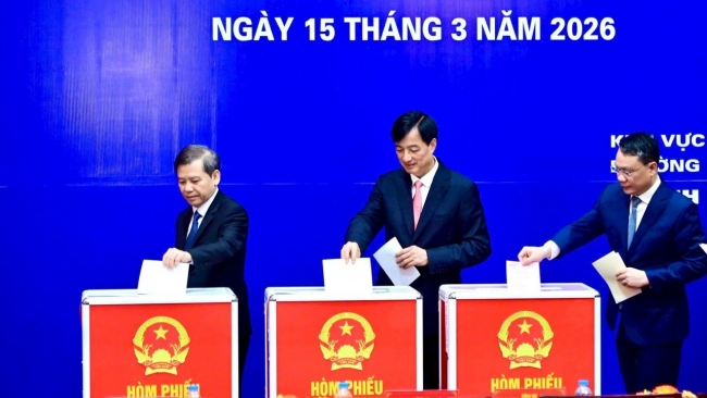 Bí thư Thành ủy Hà Nội dự lễ khai mạc và bỏ phiếu bầu cử tại phường Ba Đình